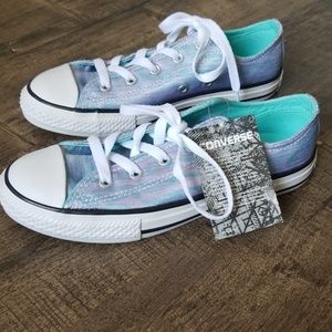 Little girls Converse